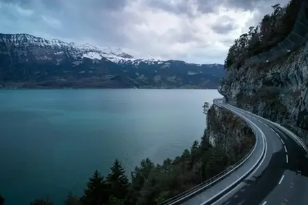 Red de autopistas de Suiza: carreteras modernas, tráfico fluido